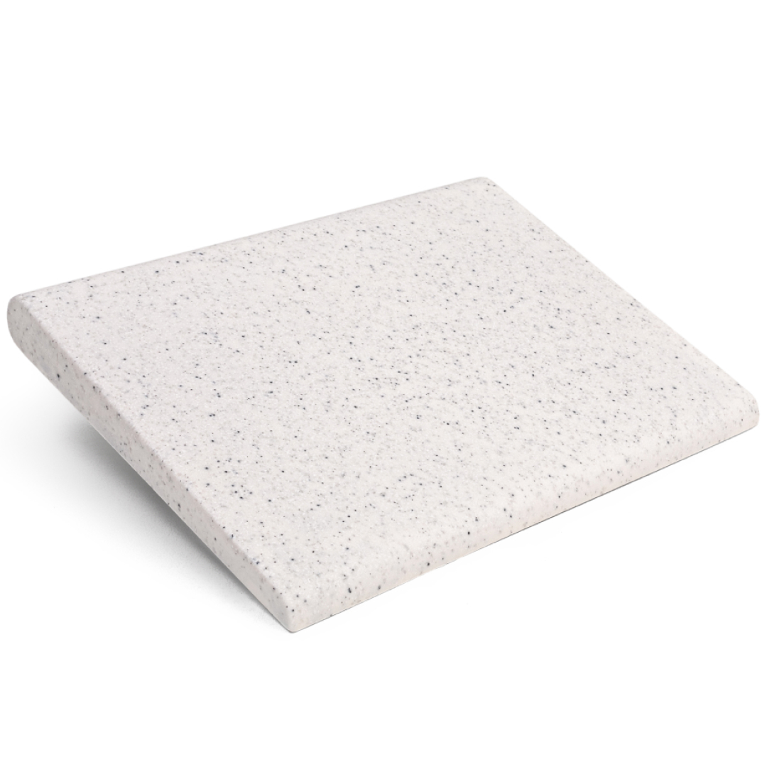 Белый с крапинкой